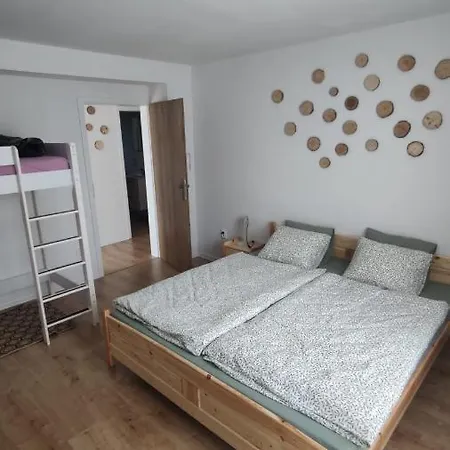 Apartman Na Kvetnej - Vlastna Zahrada, Parkovanie Poprad Exterior photo